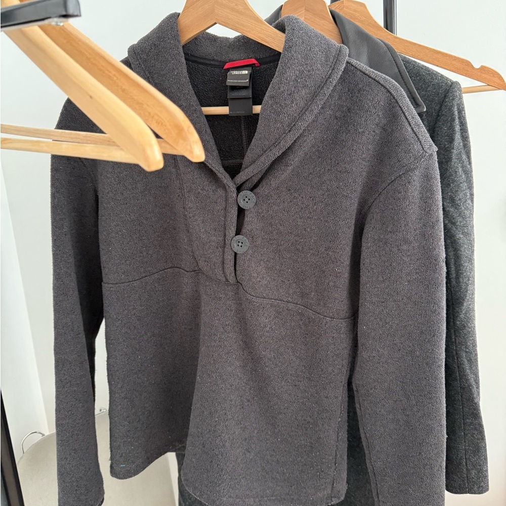 Women’s Fashion The North Face Gray Sweatshirt